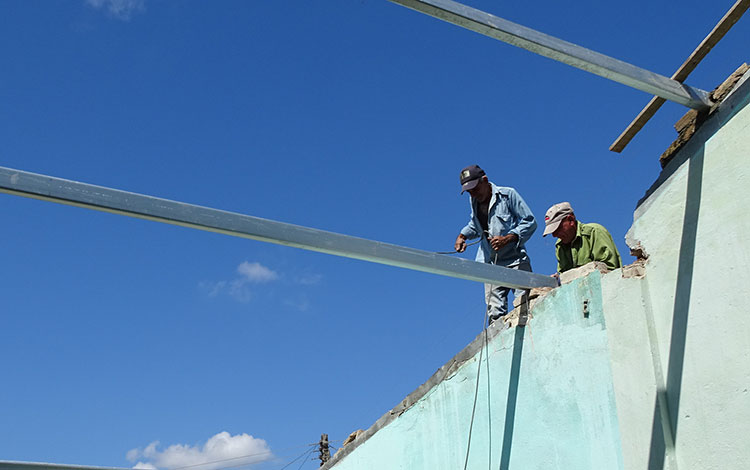 Remodelación de establecimientos en la comunidad de Jorobada, en Manicaragua,