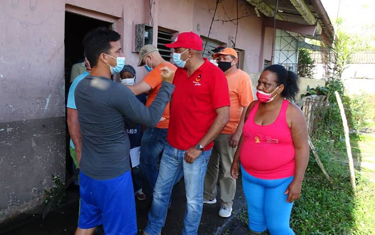 Principales autoridades del Gobierno y el Partido de Villa Clara visitan la comunidad de Polipalo, en Santa Clara.