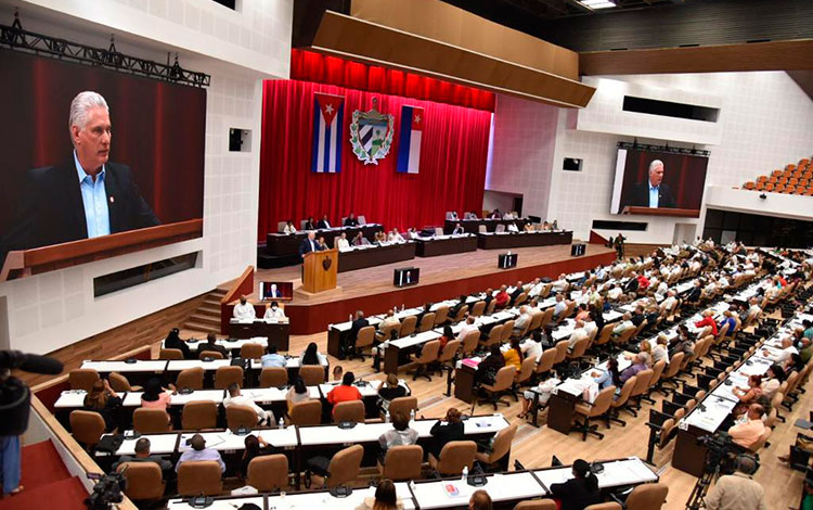 Presidente cubano, Miguel Díaz-Canel, pronuncia palabras de clausura de las sesiones del parlamento cubano. 