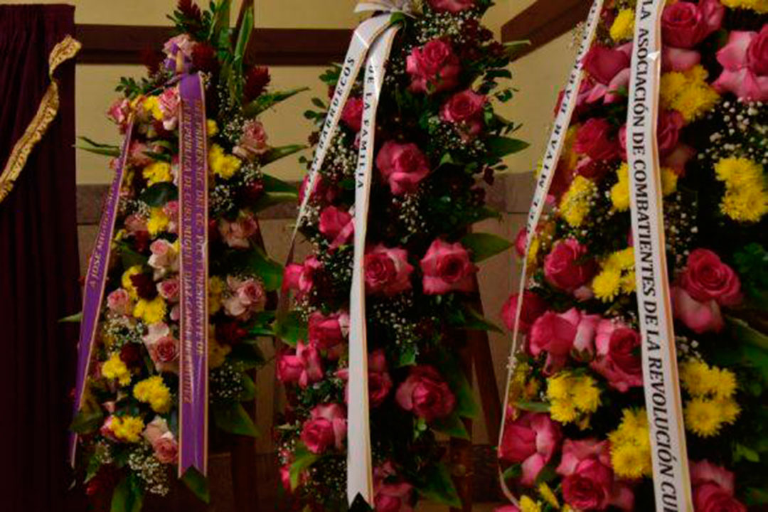 Ofrendas florales en honor de José Miguel Miyar Barrueco.