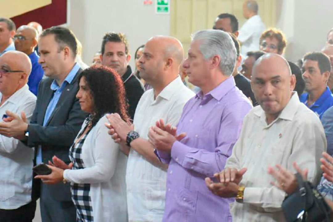 Presidente Miguel Díaz-Canel Bermúdez asiste a la sesión extraordinaria de la AMPP de Santa Clara.