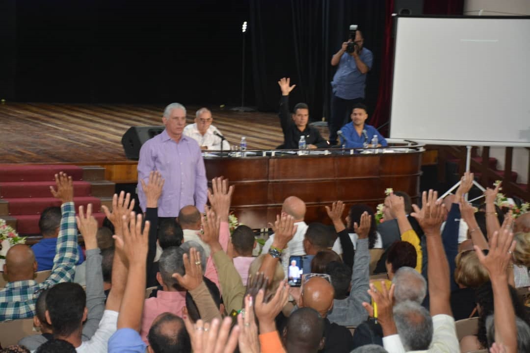 Asamblea Municipal del Poder Popular en Santa Clara aprueba propuesta de Miguel Díaz-Canel como candidato a diputado.