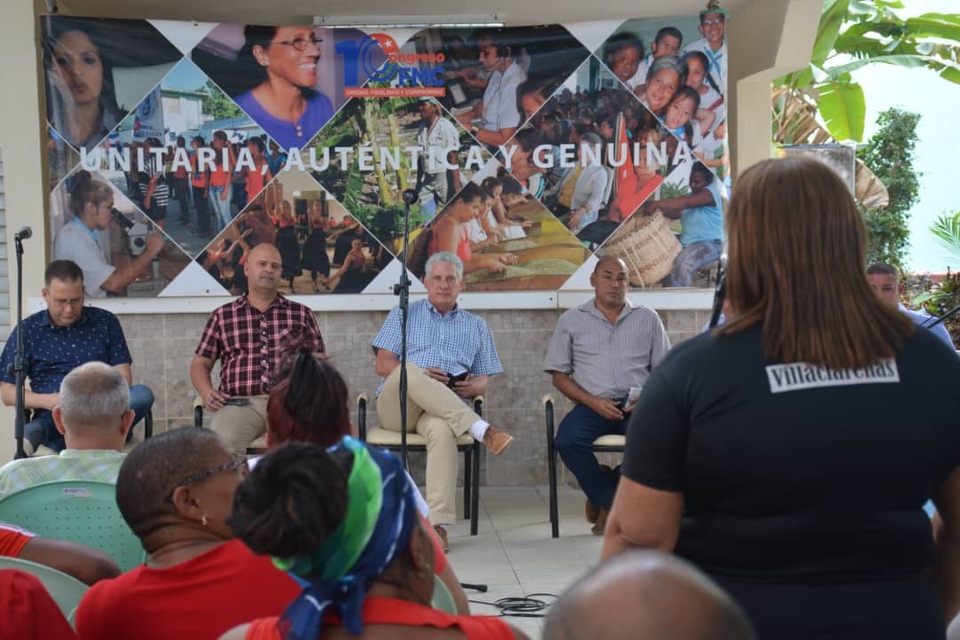 Encuentro de los candidatos a diputados por Santa Clara con federadas del municipio.