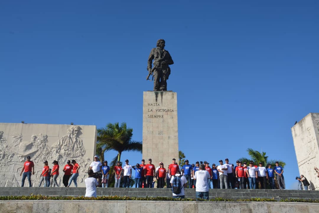 Desde la Plaza de la revolución Ernesto Che Guevara inició la caminata de más de 20000 villaclareños. (Foto: Ramón Barreras Valdés)