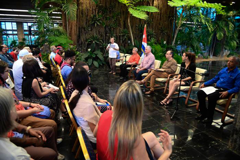 Encuentro del presidente cubano con activistas estadounidenses.