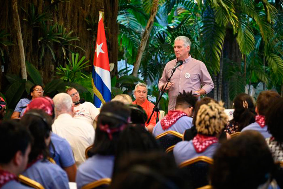 Presidente cubano habla ante activistas estadounidenses.