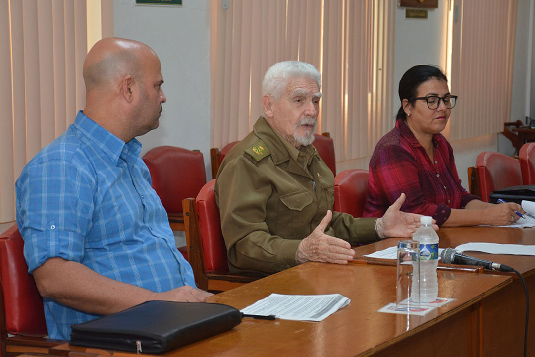 Vice primer ministro Ramiro Valdés y Osnay Miguel Colina, primer secretario del PCC en Villa Clara.