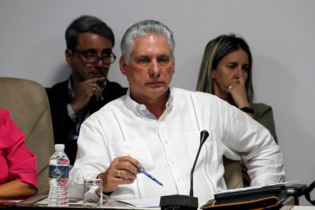 Presidente Miguel Díaz-Canel participa en debate sobre la atención a niños y jóvenes.