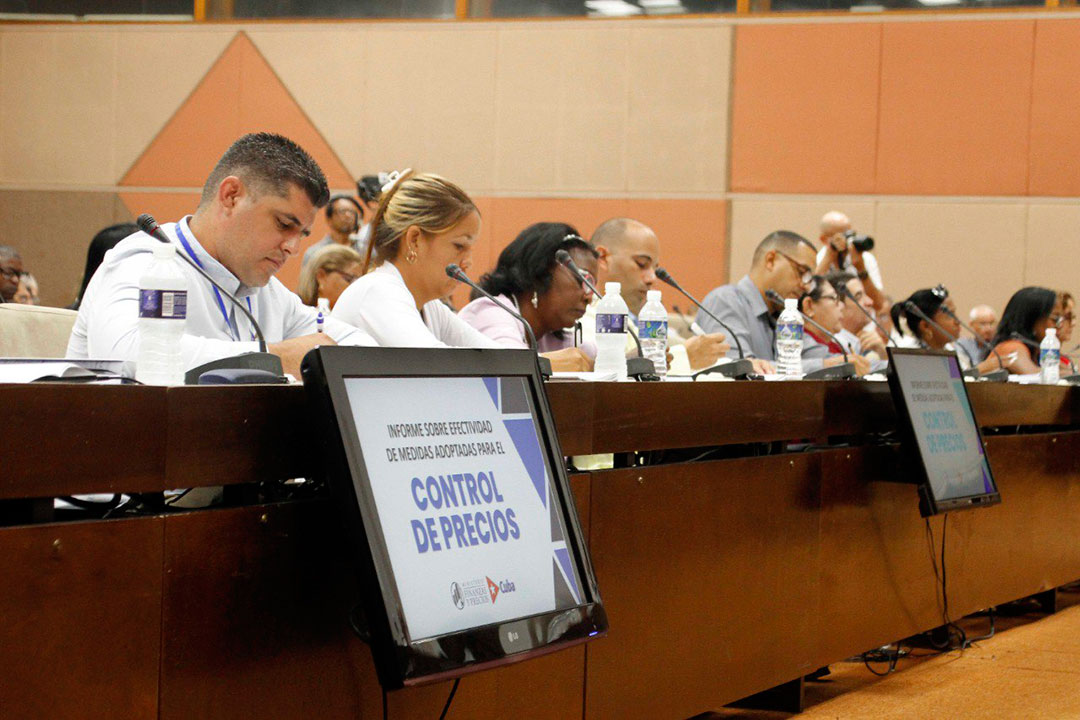 Diputados en el debate sobre el control de precios.