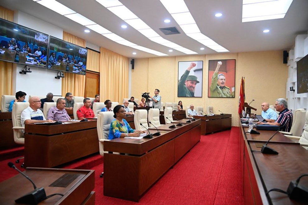 Preside Díaz-Canel la reunión sobre recuperación de provincias afectadas por el huracán Ian y las recientes lluvias.