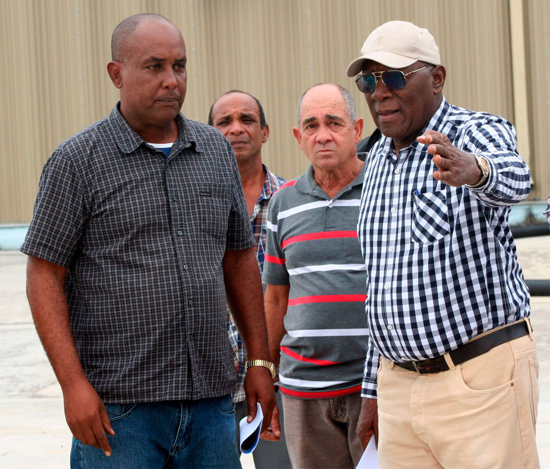 Visita del vicepresidente cubano al Complejo Industrial de la Empresa de Laboratorios Biofarmacéuticos (Labiofam).