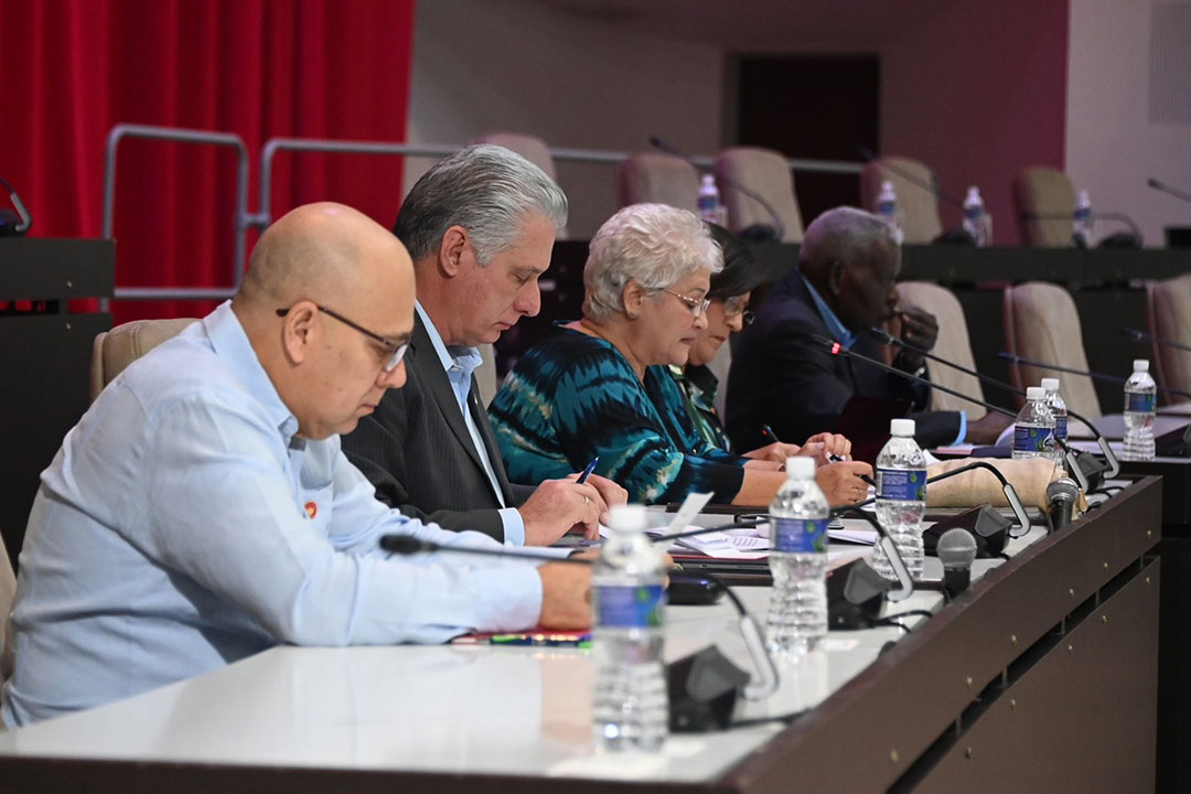 Presidente cubano. Miguel Díaz-Canel. encabezó el debate sobre la prevención y atención social.