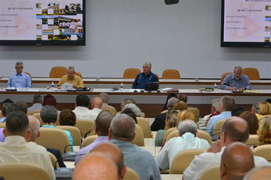 Balance del Minsap con la presencia del presidente  cubano, Miguel Díaz-Canel.