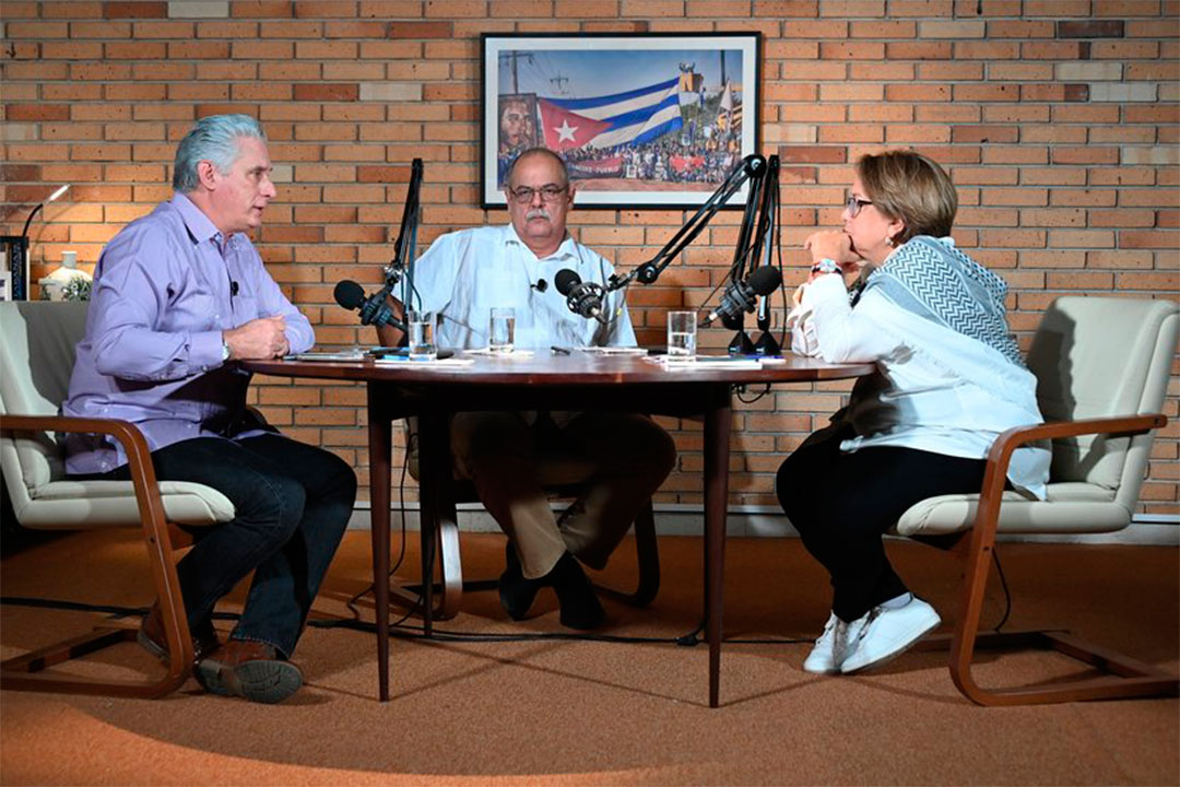 Presidente Miguel Díaz-Canel Bermúdez; el ministro de Energía y Minas, Vicente de la O Levy, y la periodista Arleen Rodríguez Derivet.