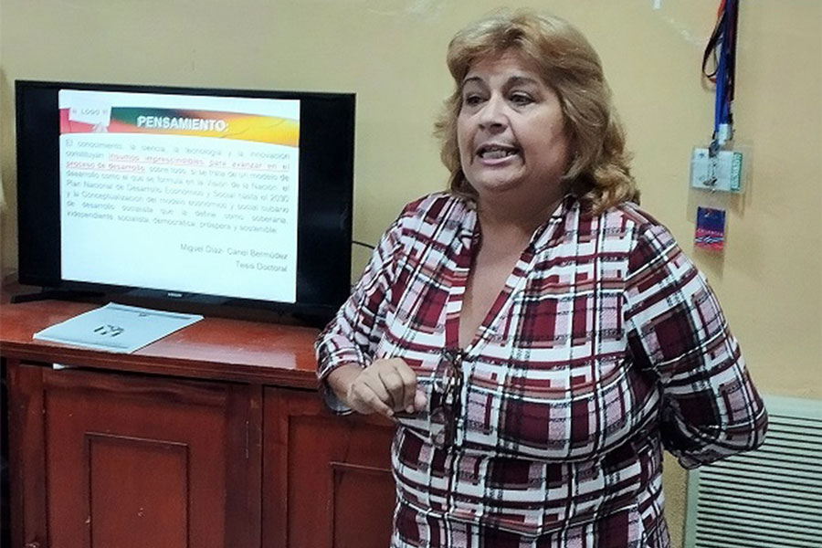  Elisa Echevarría Rodríguez, directora del Centro Universitario Municipal de Encrucijada.de Encrucijada.