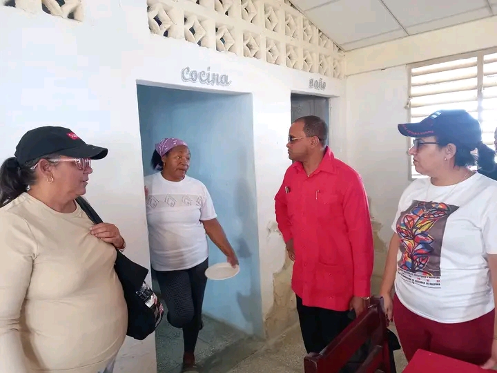 Gobernadora de Villa Clara en recorrido para chequear preparativos del verano.