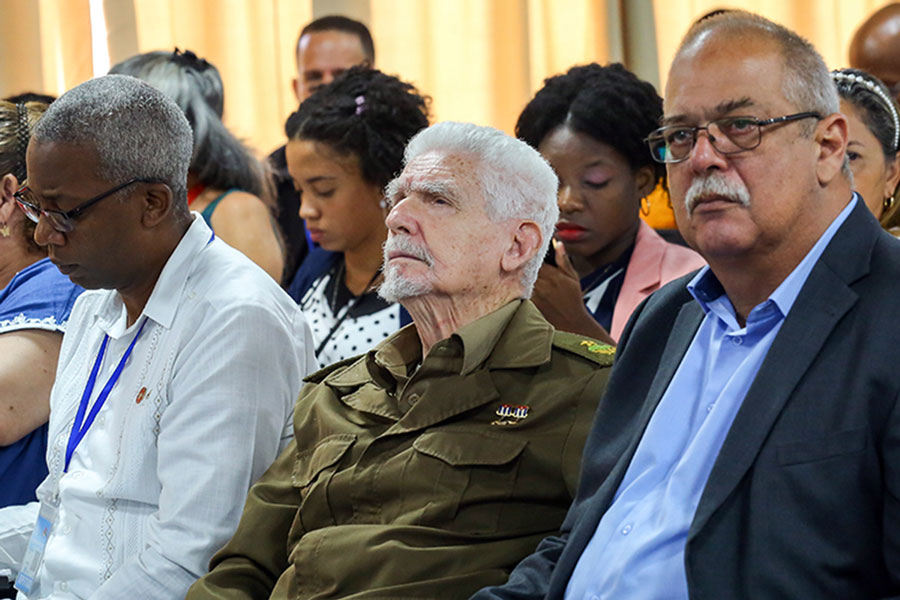 El Comandante de la Revolución Ramiro Valdés Menéndez y el ministro de Energía y Minas, Vicente  de la O Levy