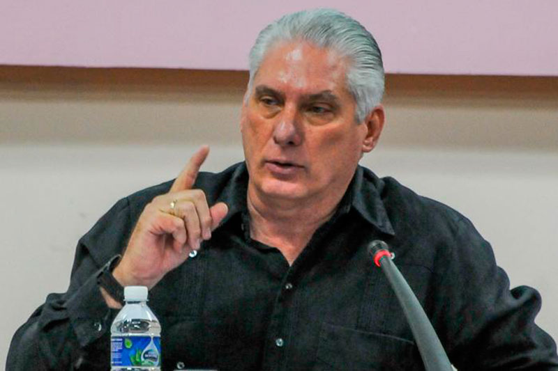 Presidente cubano, Miguel Díaz-Canel, interviene en la comisión de Asuntos Ecoómicos.