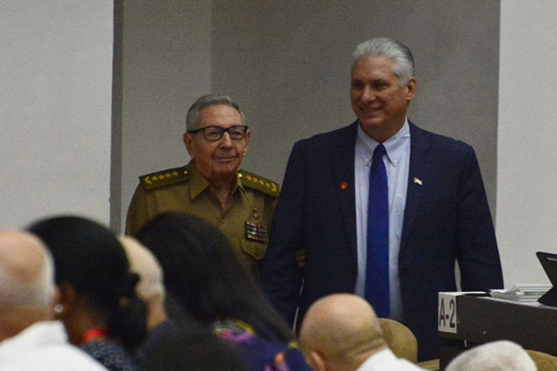 Raúl Castro Ruz  y Miguel Díaz-Canel.