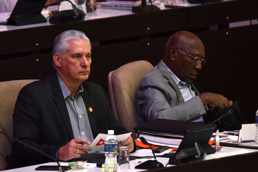 Miguel Díaz-Canel, presidente de la República de Cuba, y Salvador Valdés, vicepresidente, durante la sesión parlamentaria de este jueves 18 de julio. 