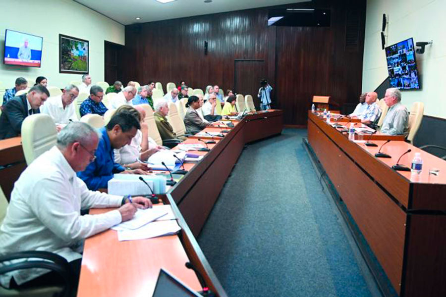 Reunión de cheque de medidas para enfrentar tormenta tropical Rafael.