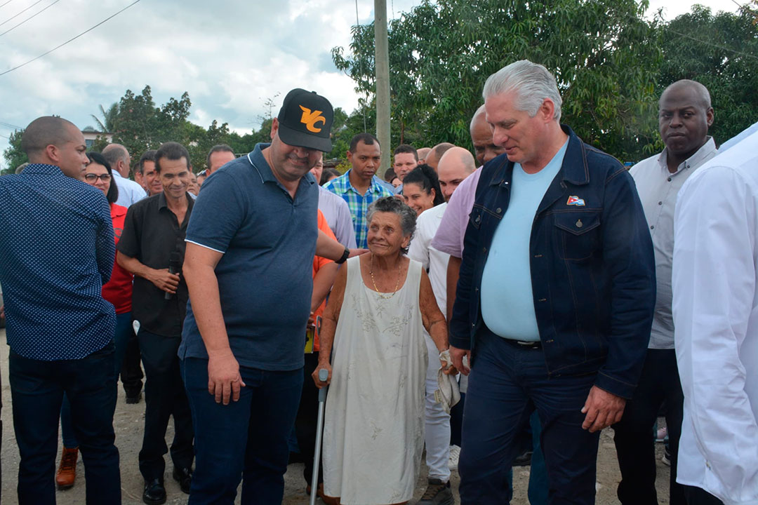 Recorrido del presidente, Miguel Díaz-Canel, por la comunidad La Estrella.