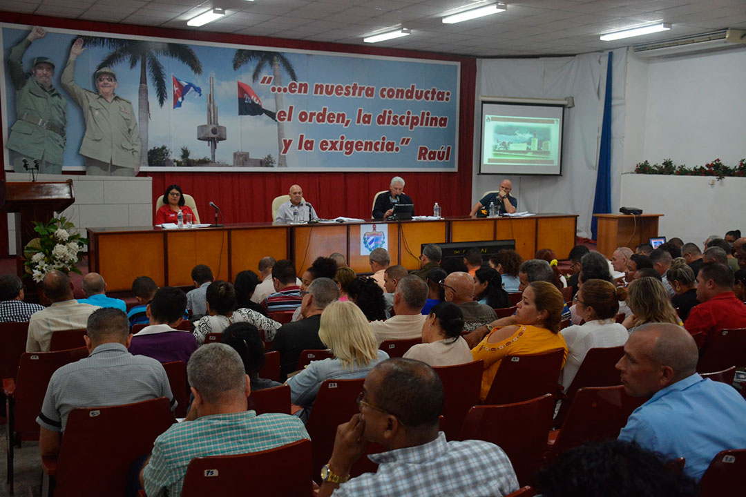 Reunión con los primeros secretarios del PCC en los 13 municipios de Villa Clara.