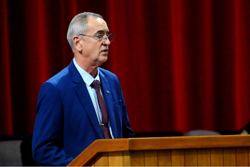 Joaquín Alonso. ministro de Economía y Planificación.