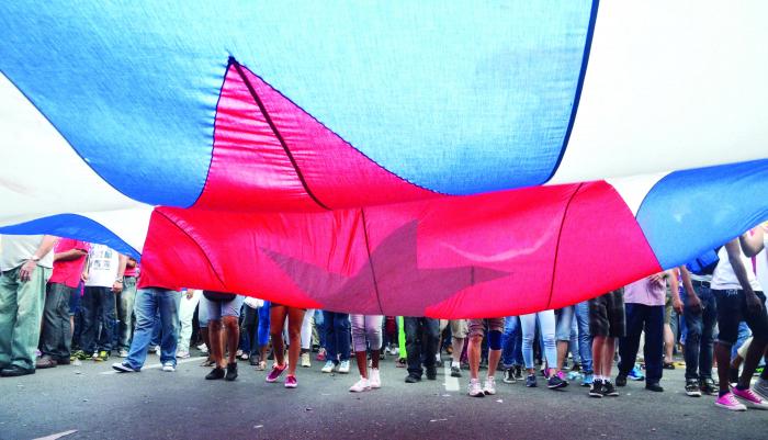 Foto de archivo de una marcha del pueblo en Cuba.