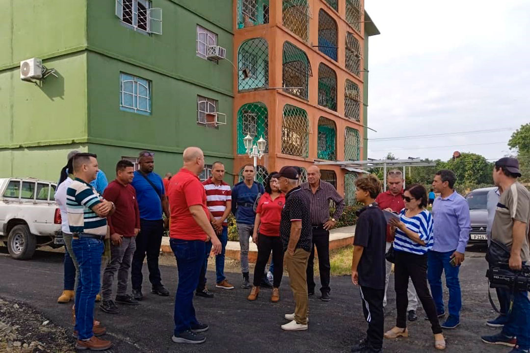 Urbanización de comunidad situada en Carretera Central, banda Esperanza.