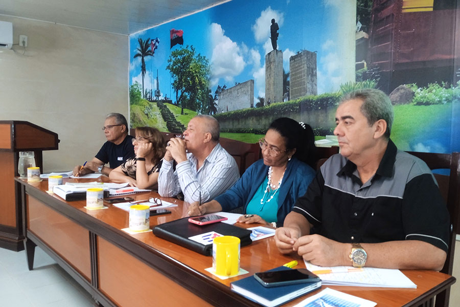 Alina Balseiro, presidenta el Consejo Electoral Nacional, y Noel Chinea, vicegobernador de Villa Clara, presidieron el balance.