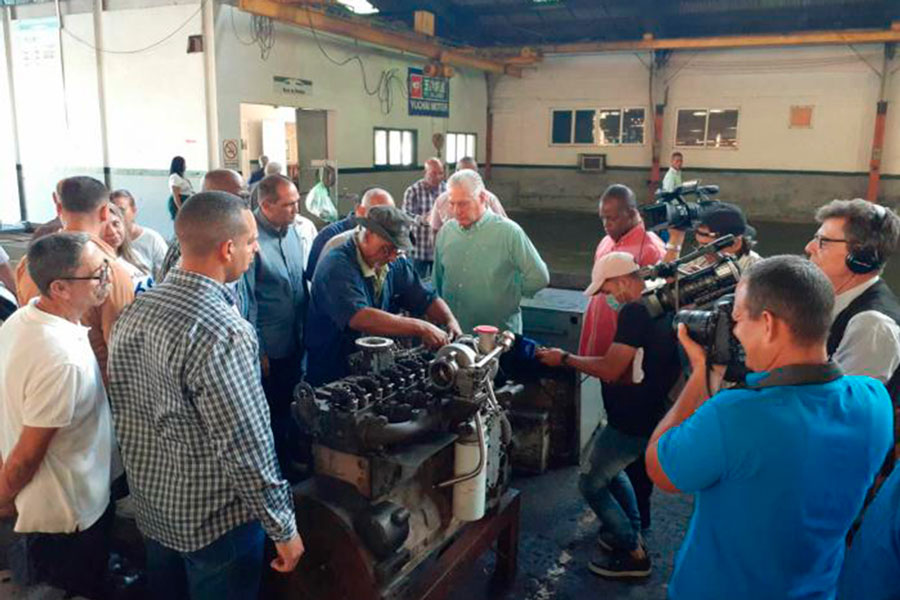 Recorrido del presidente cubano por la UEB José María Pérez.