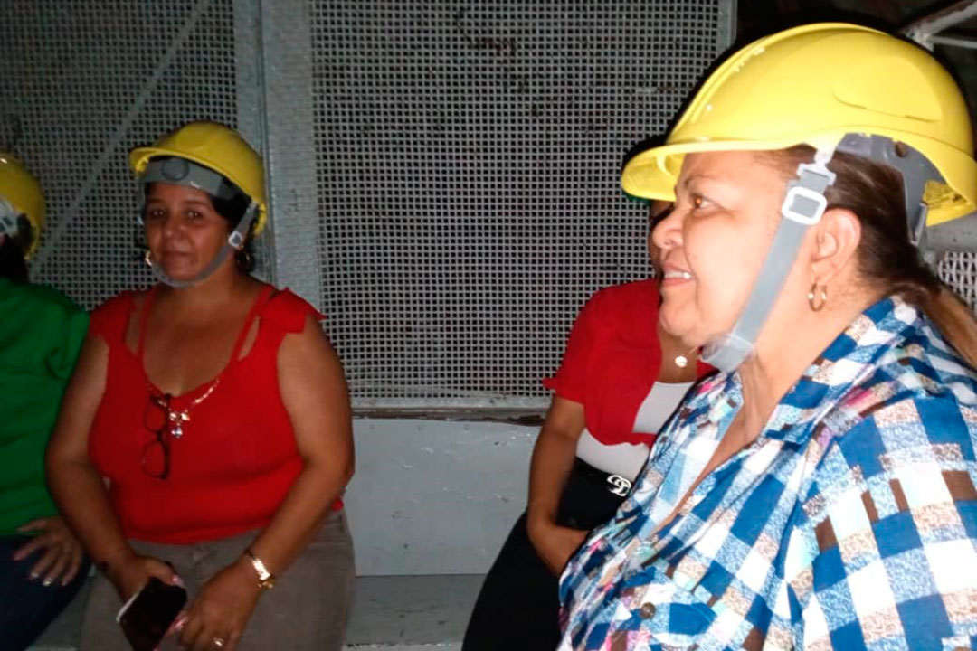 Momento del intercambio en la hidroeléctrica Hanabanilla.