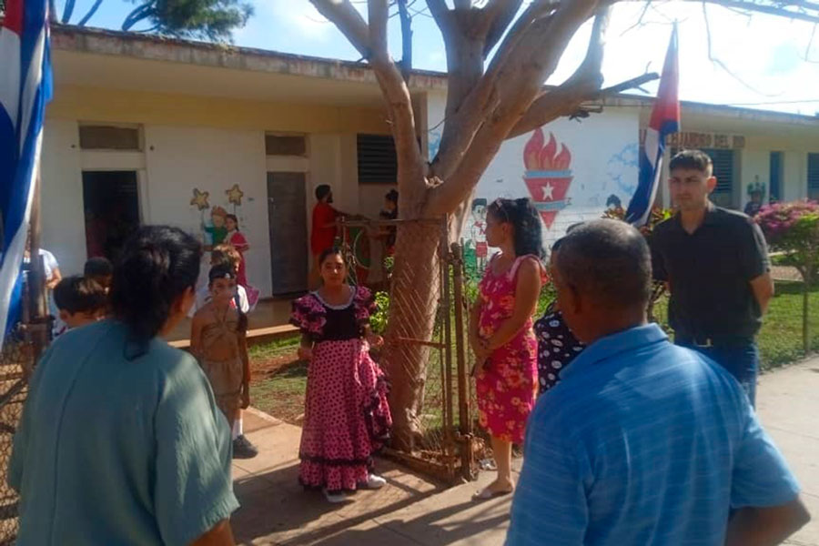 Visita a la escuela primaria Alejandro del Río.