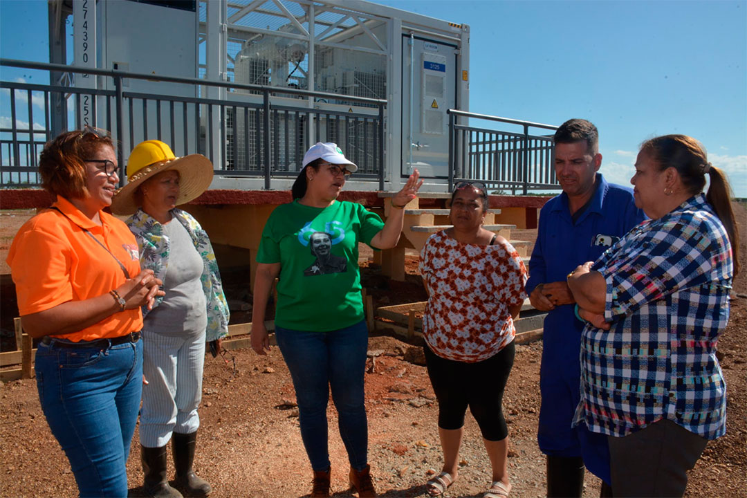 Visita gubernamental chequea construcción del parque solar fotovoltaico Bermejal.
