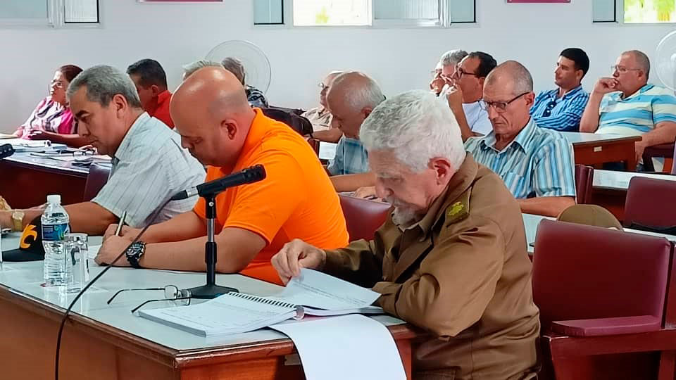 Reunión con la presencia del vice primer ministro Ramiro Valdés Menéndez.
