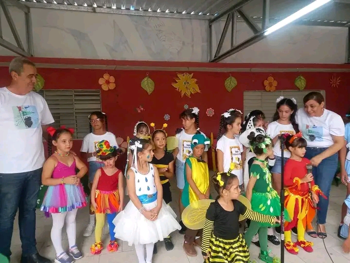 Familia recibe casa en Quemado de Güines.