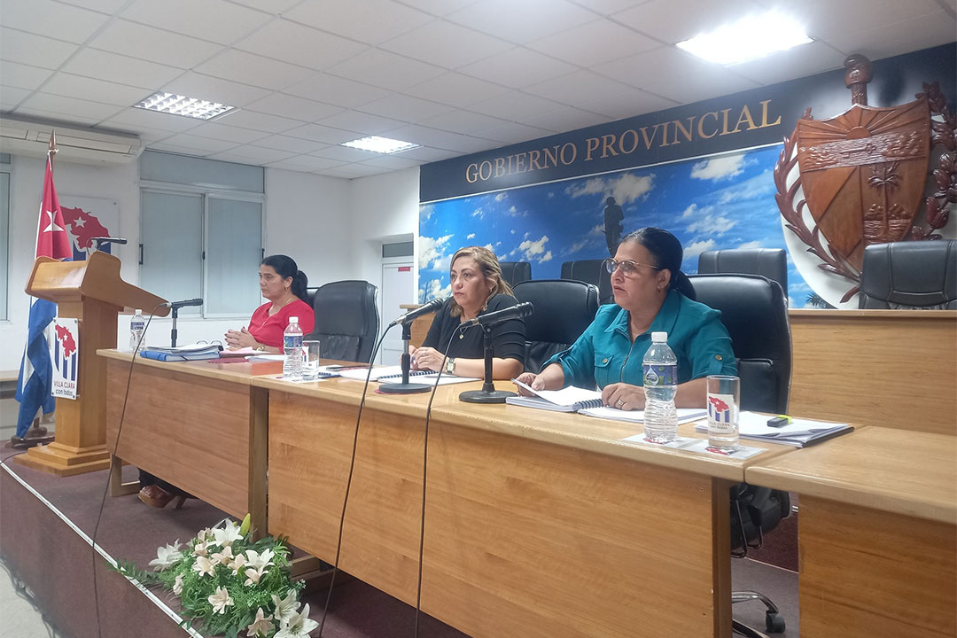 Gobernadora de Villa Clara, Milaxy Sánchez, primera secretaria del PCC, Susely Morfa, presiden el Consejo de Gobierno.