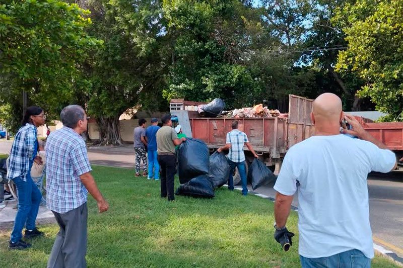 Labores de higienización en La Habana.