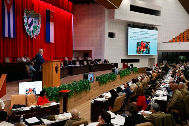 Primer ministro, Manuel Marrero Cruz, evalúa la marcha del Programa de Gobierno para corregir distorsiones y reimpulsar la economía.