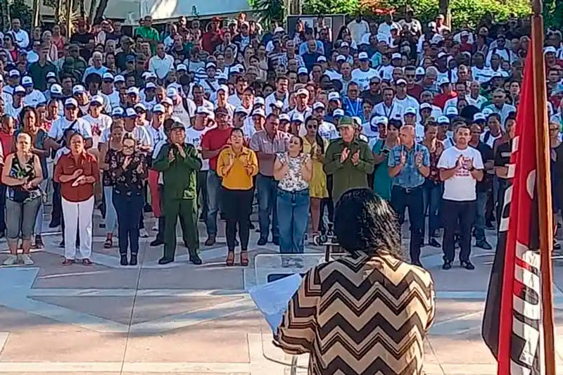 Acto de entrega de los libros de firmas por la Patria del municipio de Santa Clara.