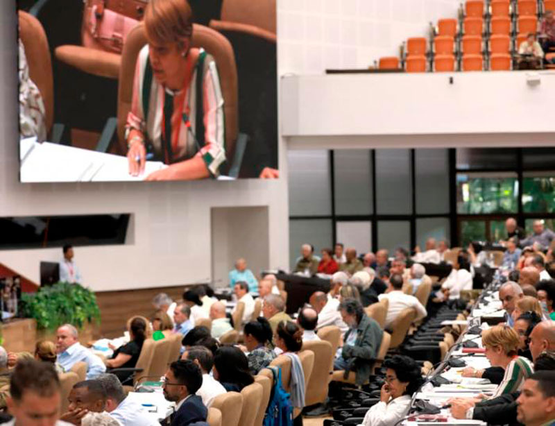 Intervención de diputada en sesión extraordinaria de la ANPP.