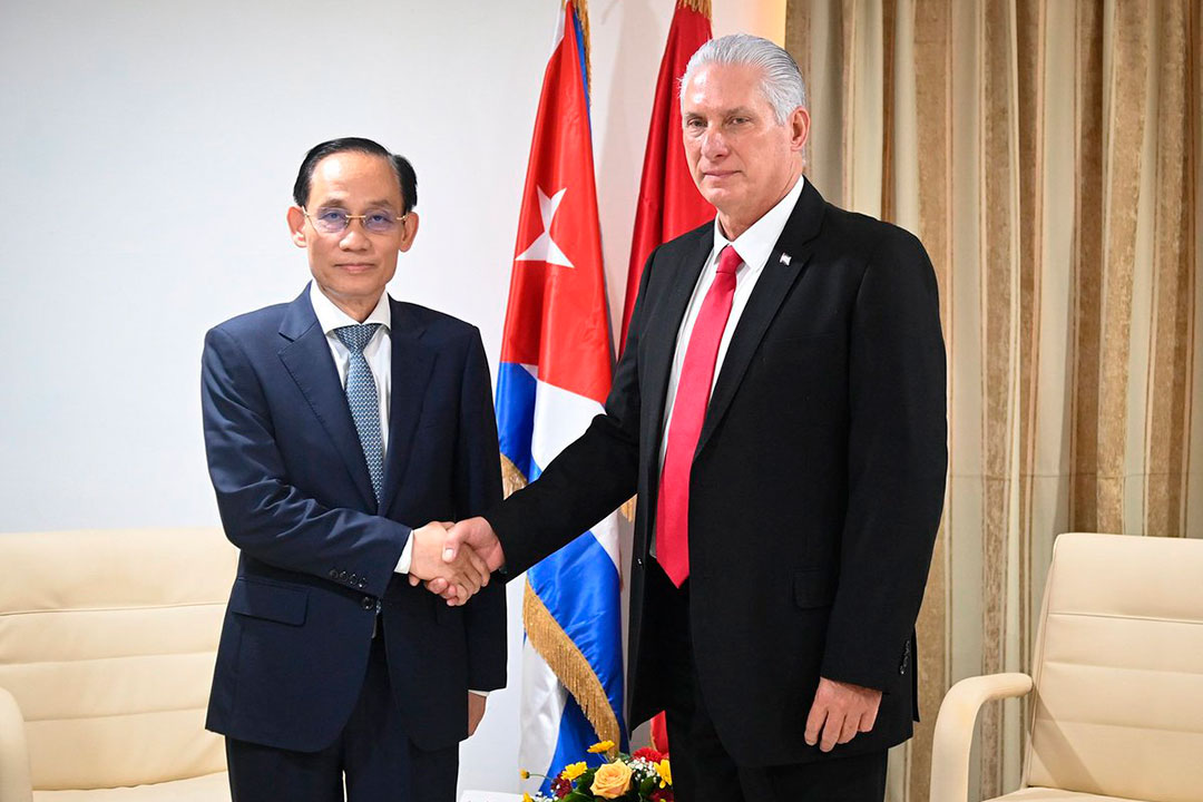 Presidente cubano, Miguel Díaz-Canel, y canciller de Vietnam,  Le Hoai Trung.