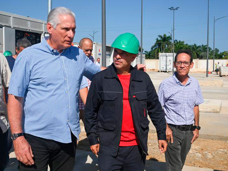 Presidente cubano visitó el Sistema de Almacenamiento de Energía en Baterías (BESS) Habana 220.