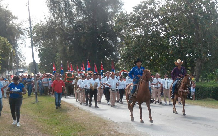 En Baire, una representación de los lugareños marchó en peregrinación hasta el cementerio del poblado Autor: Jorge Luis Guibert