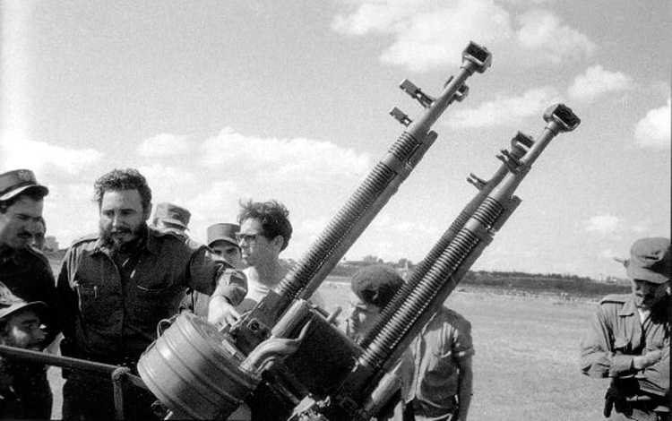 Fidel visita a una brigada de la Defensa Antiaérea. (Foto: Fidel, soldado de las ideas)