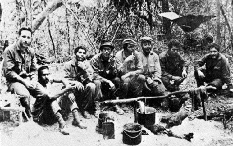 Los guerrilleros en plena selva boliviana. (Foto: Tomada de internet)