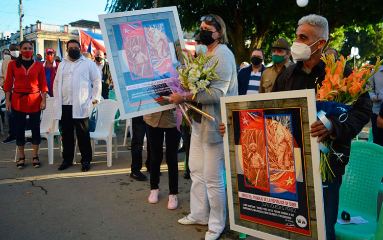 Digna Morales Molina y Juan Gualberto Guedes Pérez, Heroína y Héroe del Trabajo de la República de Cuba. Digna Morales Molina y Juan Gualberto Guedes Pérez, Heroína y Héroe del Trabajo de la República de Cuba.