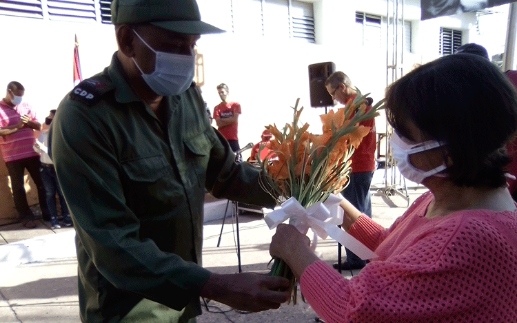 La periodista Dalia Reyes Perera, fue reconocida por su destacada labor reporteril La periodista Dalia Reyes Perera, fue reconocida por su destacada labor reporteril