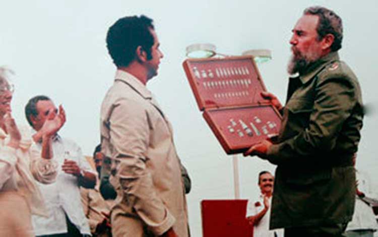 Fidel Castro Ruz en la inauguración del Centro de Ingeniería Genética y Biotecnología de Cuba.